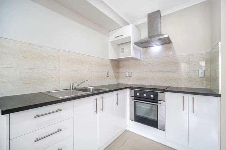 Photo of property in 2/5 Wallson Crescent, Wiri, Auckland, 2104