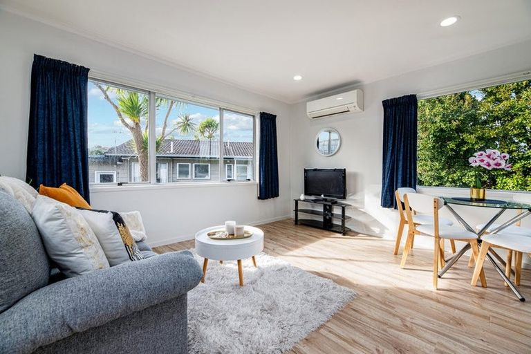 Photo of property in 2/50 Makora Road, Massey, Auckland, 0614