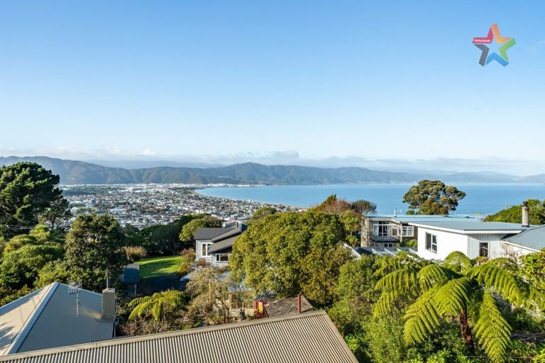Photo of property in 34 Singers Road, Korokoro, Lower Hutt, 5012