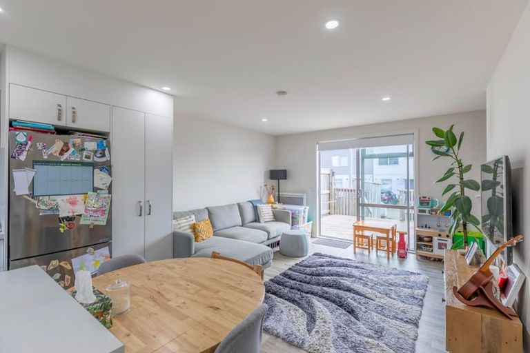 Photo of property in 6 Kanorau Place, Mangere, Auckland, 2022