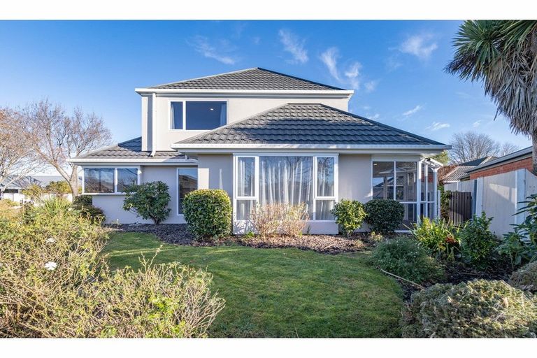 Photo of property in 2 Hatfield Place, Avonhead, Christchurch, 8042