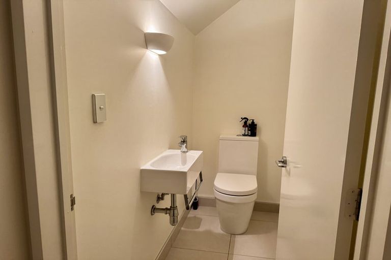 Photo of property in 1/5 Princes Street, Northcote Point, Auckland, 0627