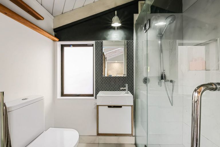 Photo of property in 2/47 Shakespeare Road, Milford, Auckland, 0620