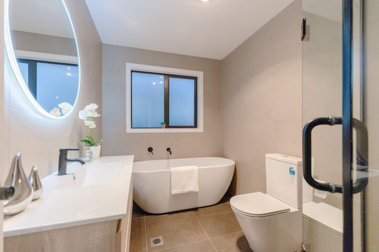 Photo of property in 17 Manawanui Way, Orewa, 0931