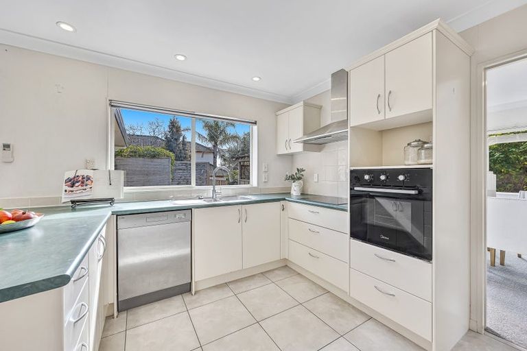 Photo of property in 43 Lansell Drive, East Tamaki Heights, Auckland, 2016