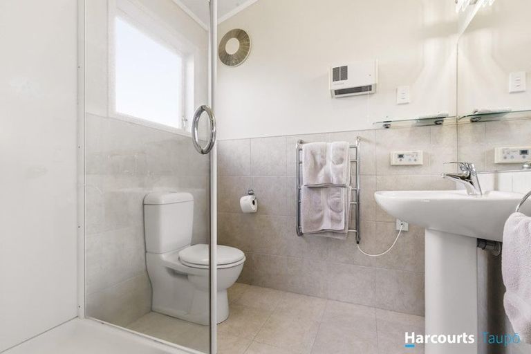 Photo of property in 49 Shepherd Road, Waipahihi, Taupo, 3330