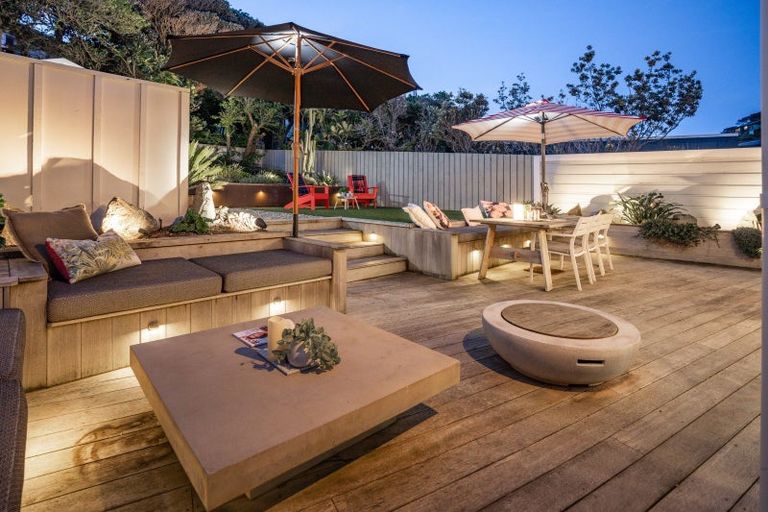 Photo of property in 84 The Esplanade, Houghton Bay, Wellington, 6023