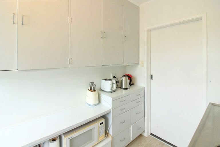 Photo of property in Victoria Court, 11/4u Queen Street, Mount Victoria, Wellington, 6011