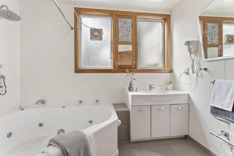 Photo of property in 153 Wairakei Road, Bryndwr, Christchurch, 8053