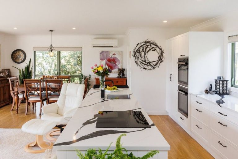 Photo of property in 121 Cashmere Drive, Fitzherbert, Palmerston North, 4410