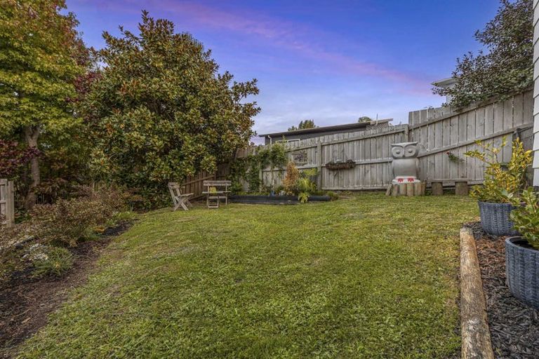 Photo of property in 14 Packham Place, Beach Haven, Auckland, 0626