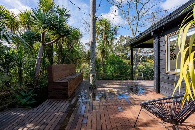 Photo of property in 1/45 Unsworth Drive, Unsworth Heights, Auckland, 0632