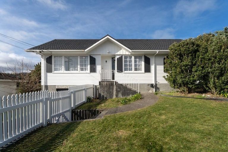 Photo of property in 54 Mark Avenue, Paparangi, Wellington, 6037