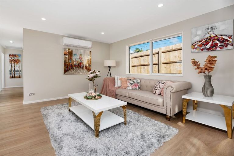 Photo of property in 18a Kearney Place, Massey, Auckland, 0614