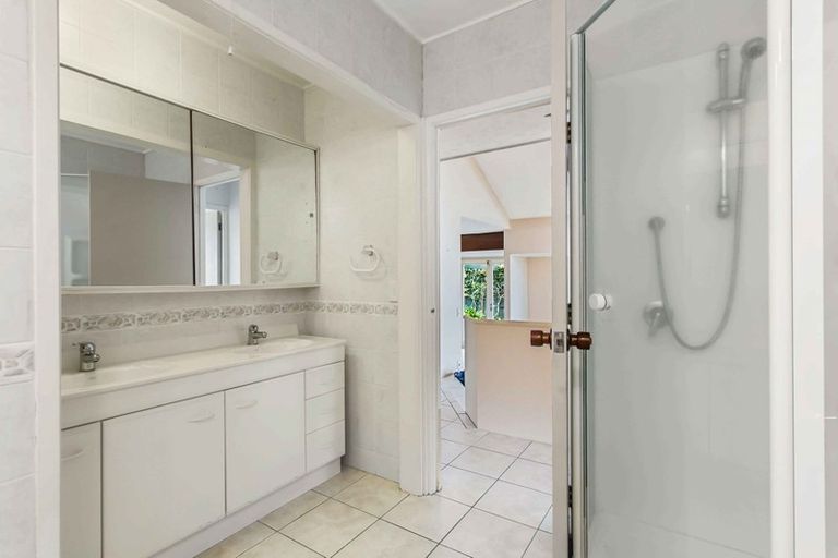 Photo of property in 1/26 Callender Place, Shelly Park, Auckland, 2014