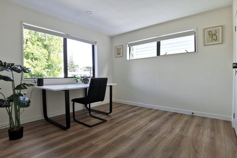 Photo of property in 57e Hogans Road, Glenfield, Auckland, 0629