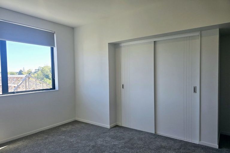 Photo of property in 11 Seymour Road, Sunnyvale, Auckland, 0612