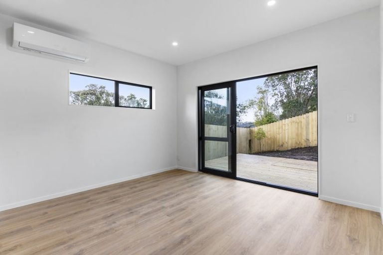 Photo of property in 8e Tahinga Street, Northcote, Auckland, 0627