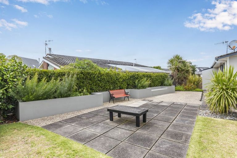 Photo of property in 11 Hadfield Place, Paraparaumu Beach, Paraparaumu, 5032