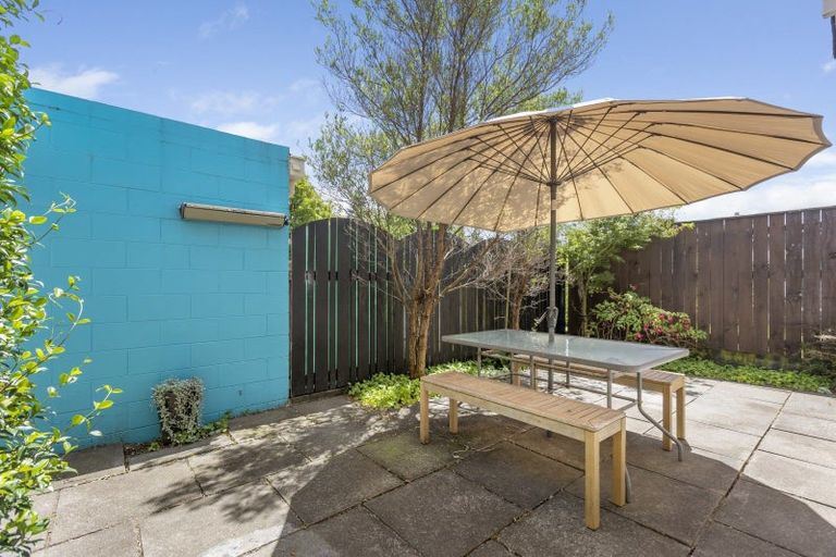 Photo of property in 96 Tukapa Street, Westown, New Plymouth, 4310