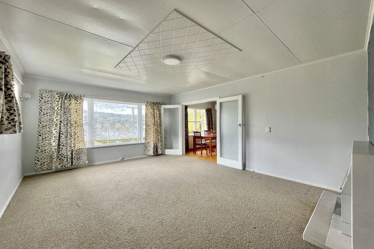 Photo of property in 6 Reid Road, Wainuiomata, Lower Hutt, 5014