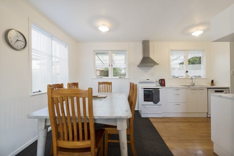 Photo of property in 21 Arlette Place, Massey, Auckland, 0614