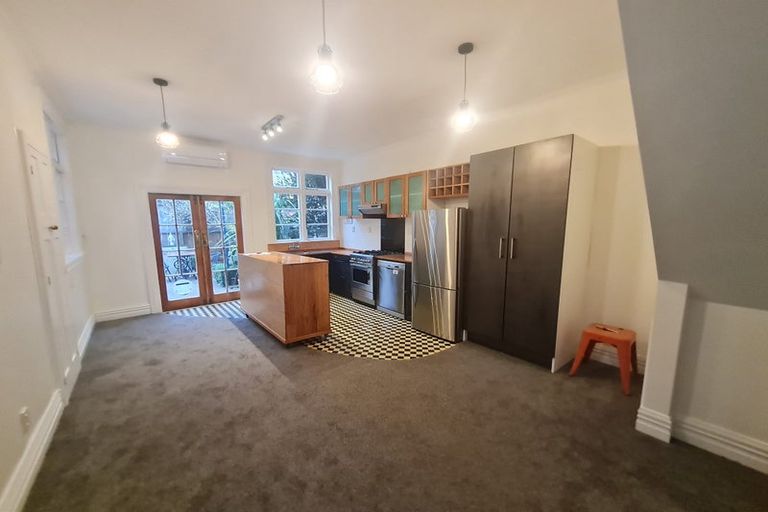 Photo of property in 10 Porritt Avenue, Mount Victoria, Wellington, 6011