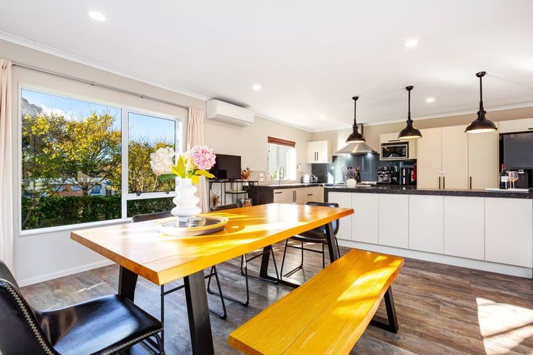 Photo of property in 11 Te Puia Drive, Aotea, Porirua, 5024