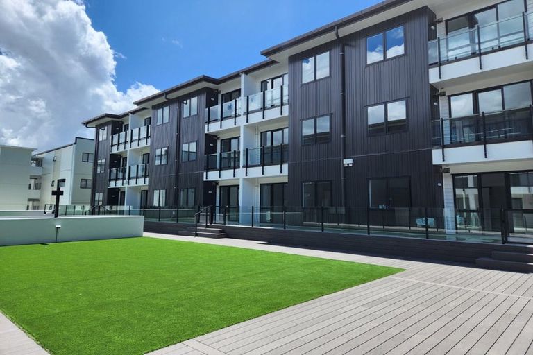 Photo of property in 13/11 Carlos Drive, Flat Bush, Auckland, 2016