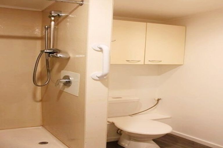 Photo of property in 29 Santiago Crescent, Unsworth Heights, Auckland, 0632