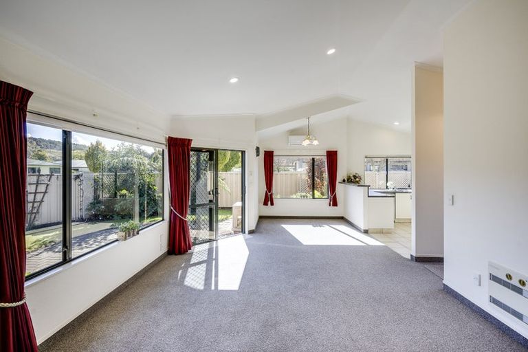 Photo of property in 35 Beaufort Place, Taradale, Napier, 4112
