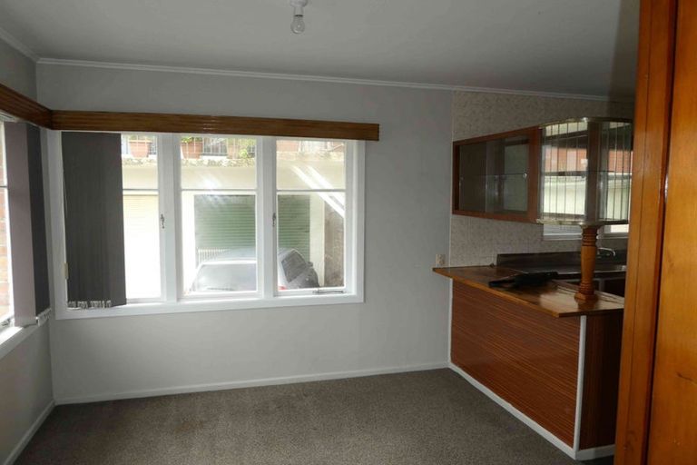 Photo of property in 11 Essex Street, Te Atatu South, Auckland, 0610