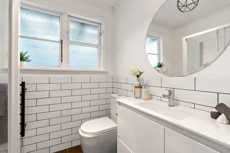 Photo of property in 18 Atiawa Crescent, Waiwhetu, Lower Hutt, 5010