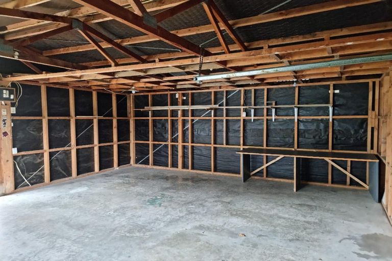 Photo of property in 15 Pokapu Street, Titirangi, Auckland, 0600