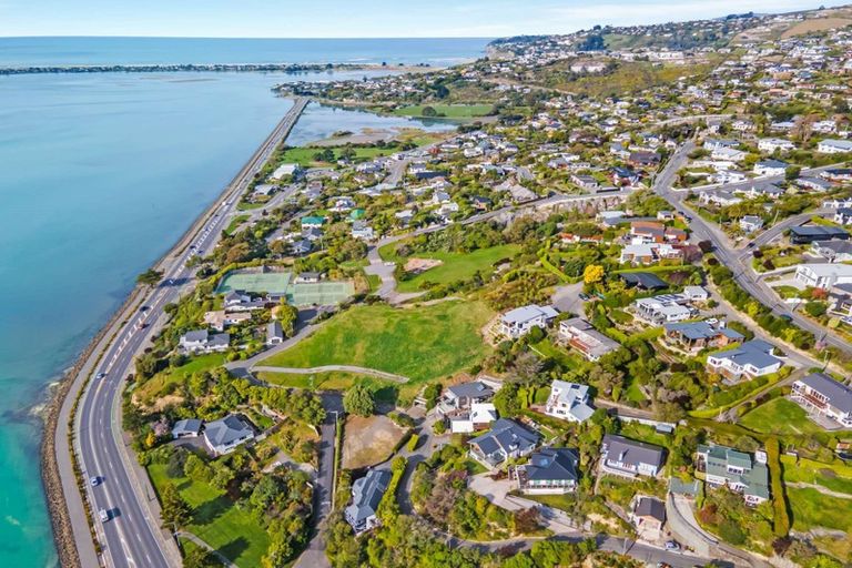 Photo of property in 4 The Brae, Mount Pleasant, Christchurch, 8081