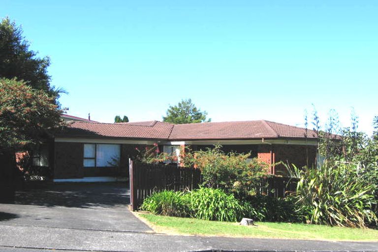 Photo of property in 6 Nui Mana Place, Te Atatu South, Auckland, 0610
