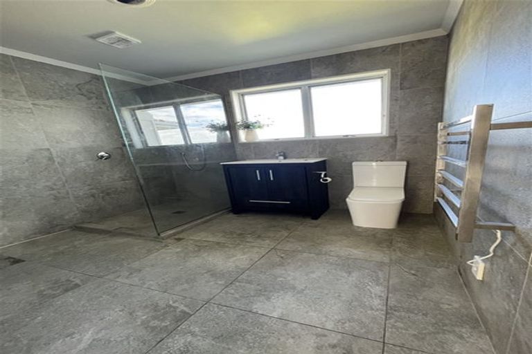 Photo of property in 424 Old Te Atatu Road, Te Atatu Peninsula, Auckland, 0610