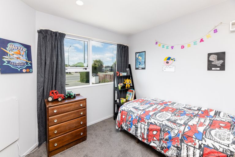 Photo of property in 725 Main Road North, Belfast, Christchurch, 8051