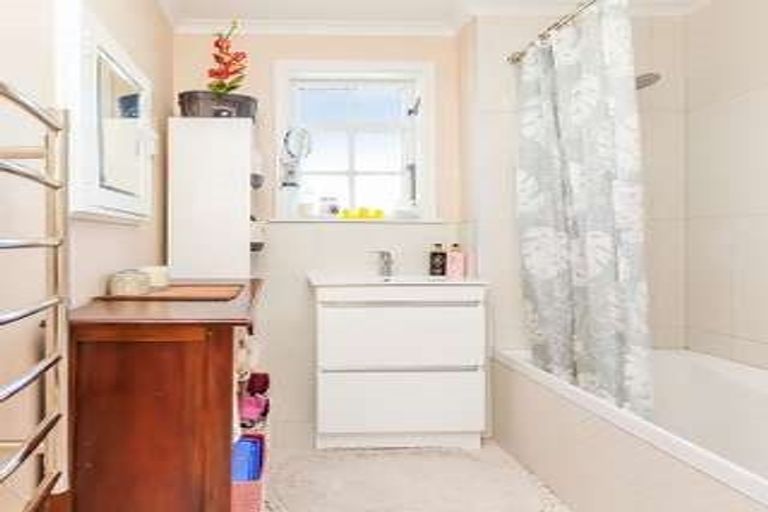 Photo of property in 60 Simla Crescent, Khandallah, Wellington, 6035