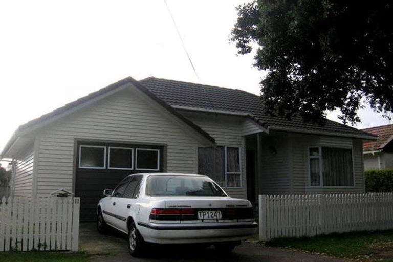 Photo of property in 11 Riverside Drive, Waiwhetu, Lower Hutt, 5010