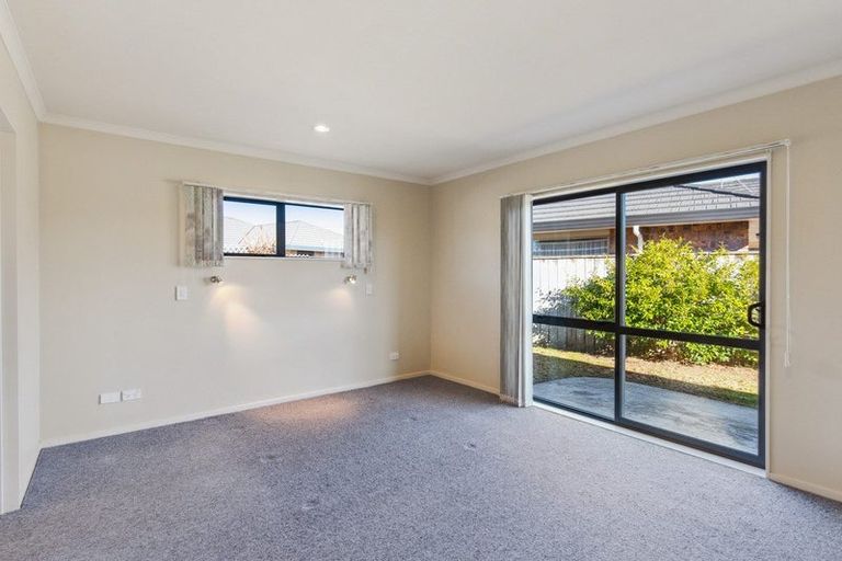 Photo of property in 32 Monarch Place, Paraparaumu Beach, Paraparaumu, 5032