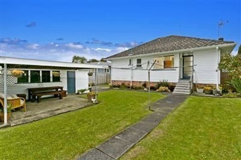 Photo of property in 46 Fairclough Road, Beach Haven, Auckland, 0626