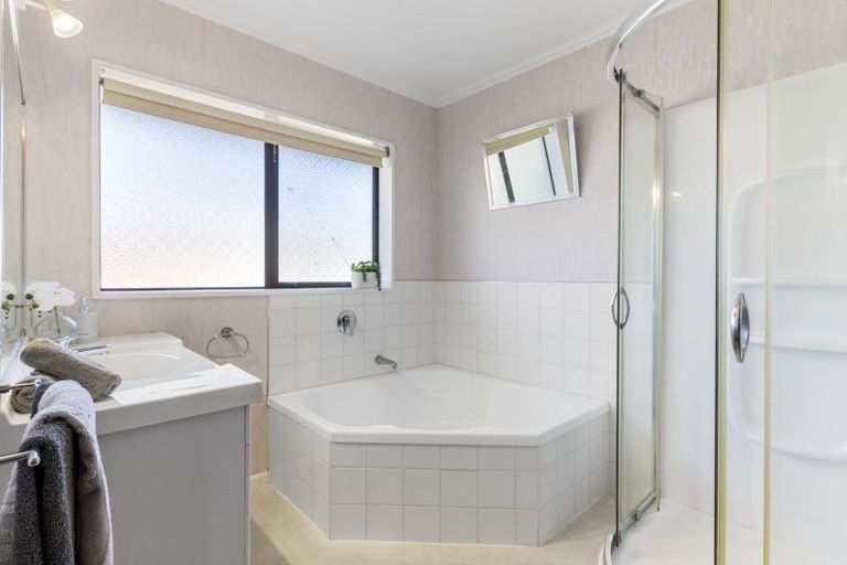 Photo of property in 3 Comeskey Grove, Elderslea, Upper Hutt, 5018