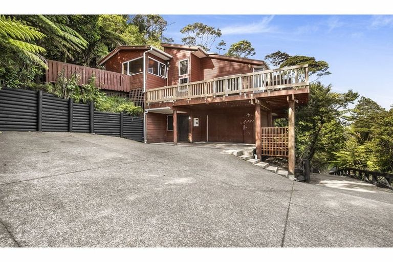 Photo of property in 17 Scenic Drive, Titirangi, Auckland, 0604