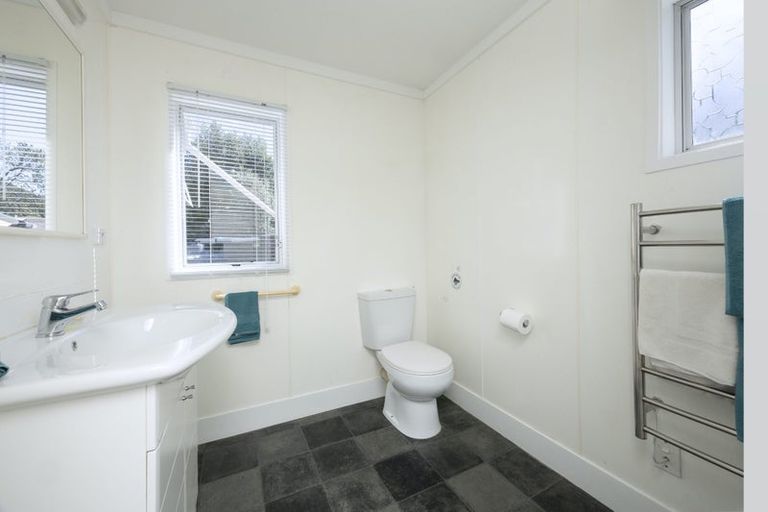 Photo of property in 95 Marine Parade North, Piha, New Lynn, 0772
