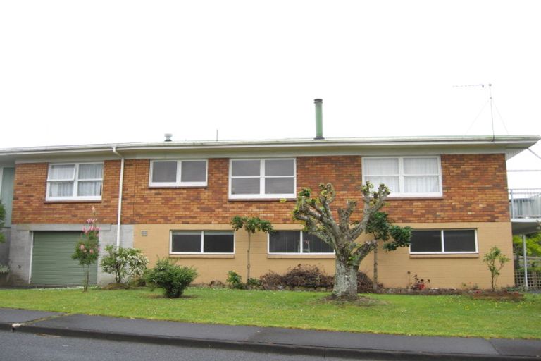 Photo of property in 110 Chichester Drive, Rosehill, Papakura, 2113