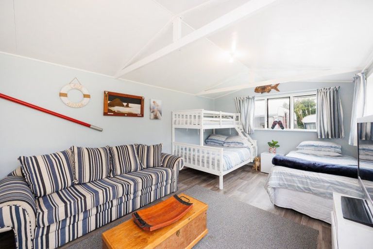 Photo of property in 7 Chaffey Street, Foxton Beach, Foxton, 4815