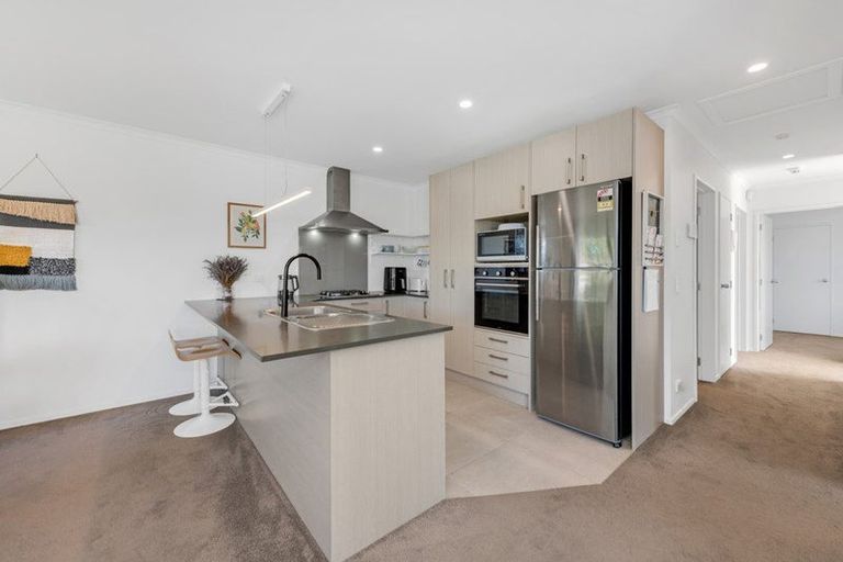 Photo of property in 9 Whareatua Avenue, Takanini, 2112