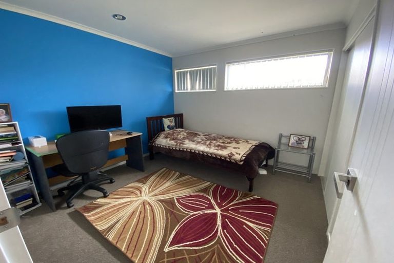 Photo of property in 18 Whekau Drive, Takanini, 2112