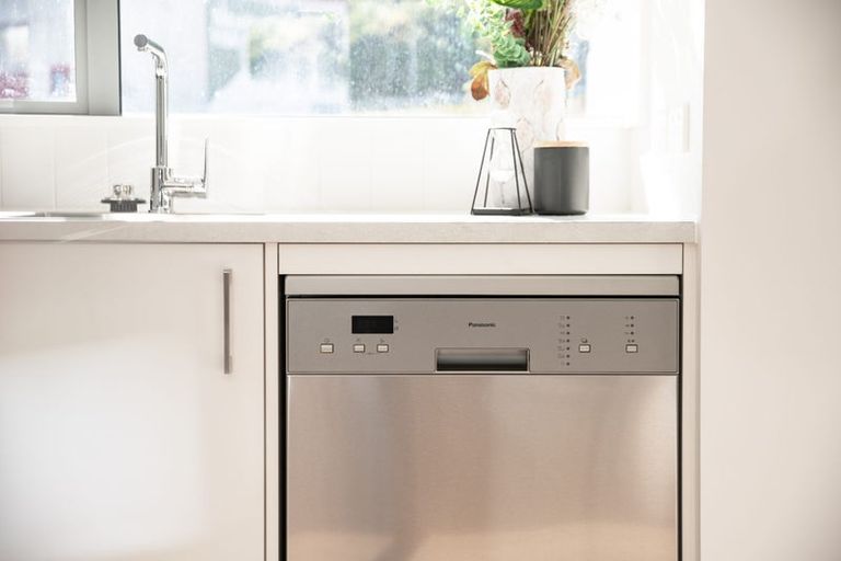 Photo of property in 86 Ara Paiwhenua, Tawa, Wellington, 5028